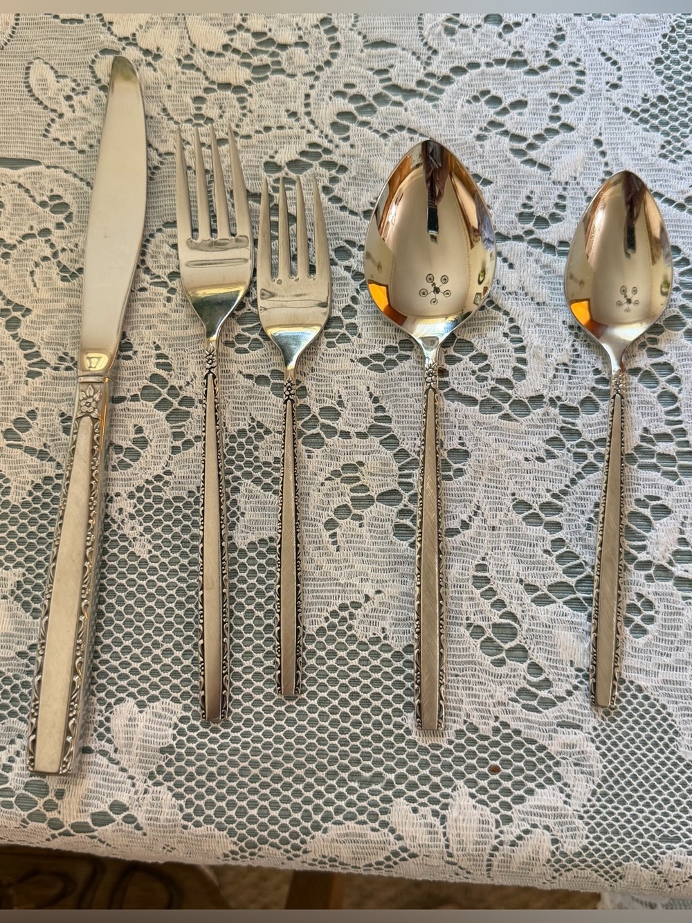 Oneida 12 Piece Stainless Flatware